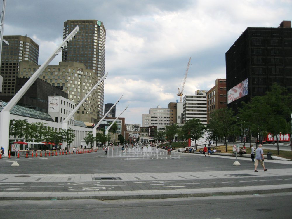 Hommage à une légende montréalaise du jazz: Ensemble Montréal propose que la place des Festivals change de nom pour devenir la «place Oscar-Peterson»