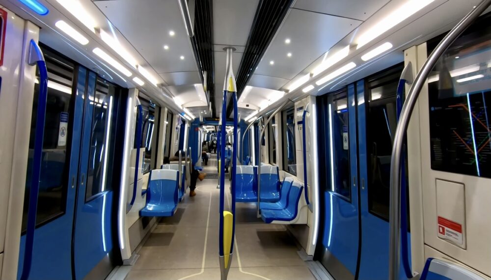 The doors of the metro stations : first barrier to accessibility