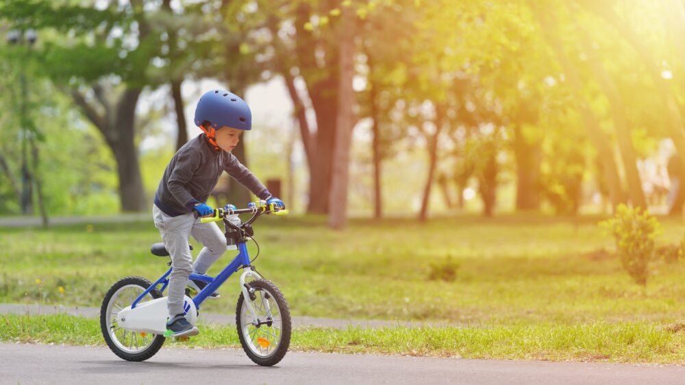 Familles à faible revenu : Ensemble Montréal réclame une subvention pour l’achat de casques de vélo